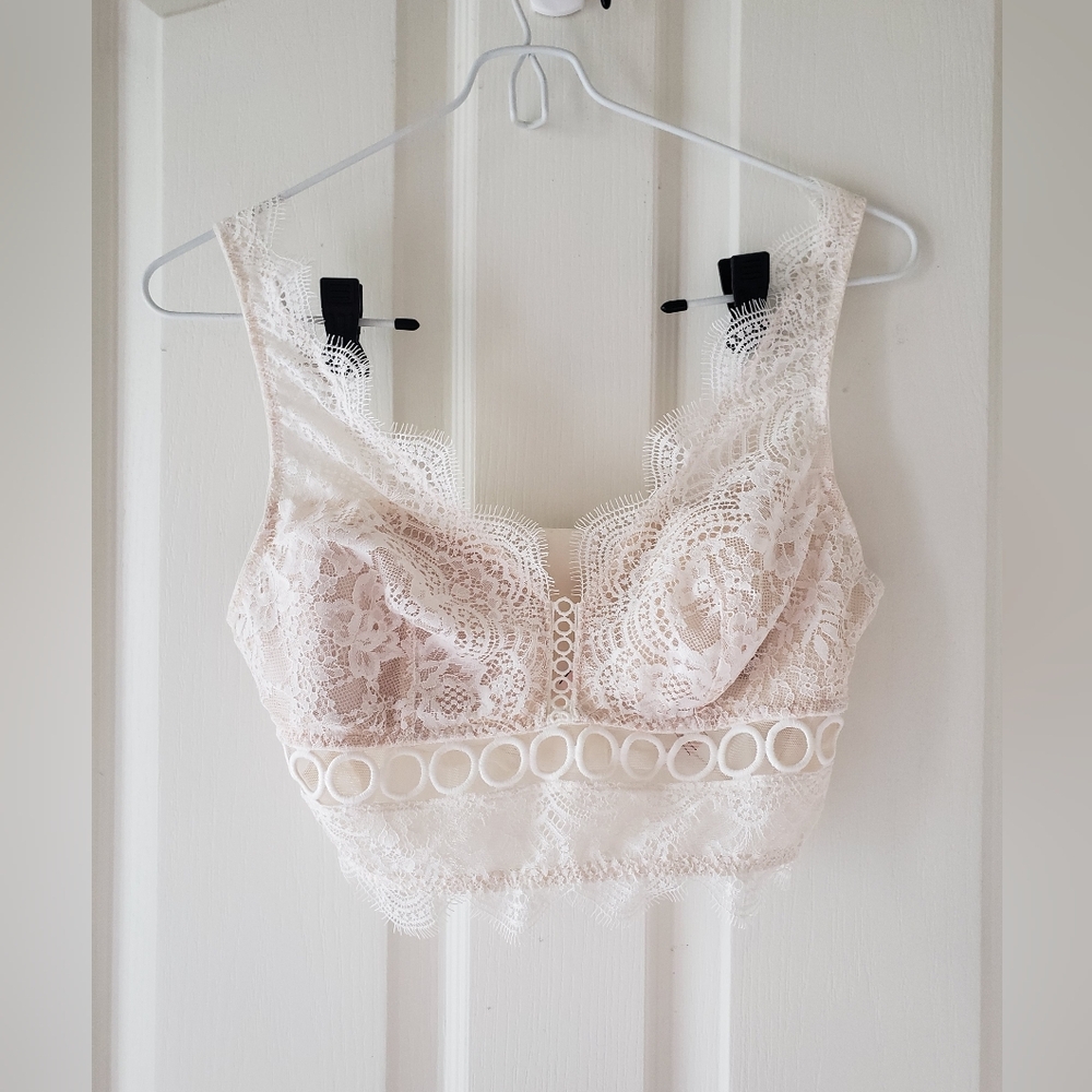 NWOT White/cream colored Victoria's Secret bralette with lace detail.
